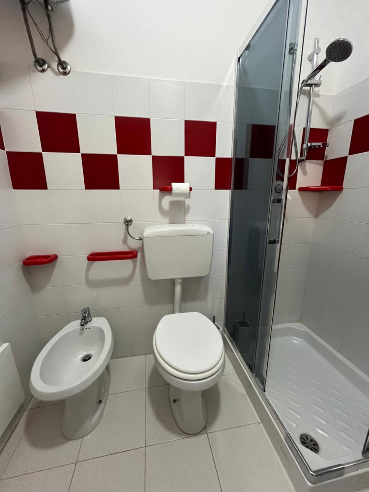 Casa Sviluppata Su Due Piani Con Doppia Veranda E Parcheggio Privato 圣特奥多罗 外观 照片