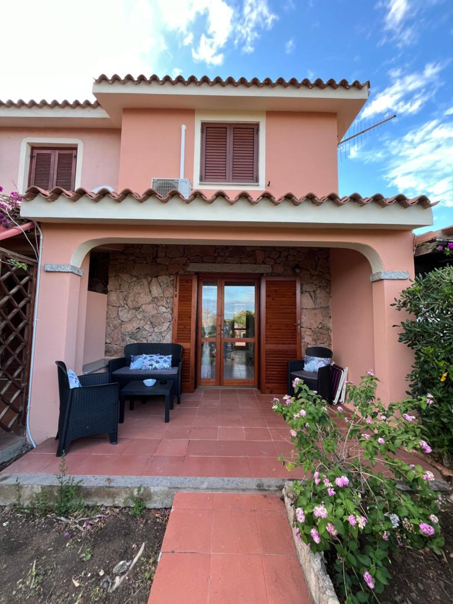 Casa Sviluppata Su Due Piani Con Doppia Veranda E Parcheggio Privato 圣特奥多罗 外观 照片