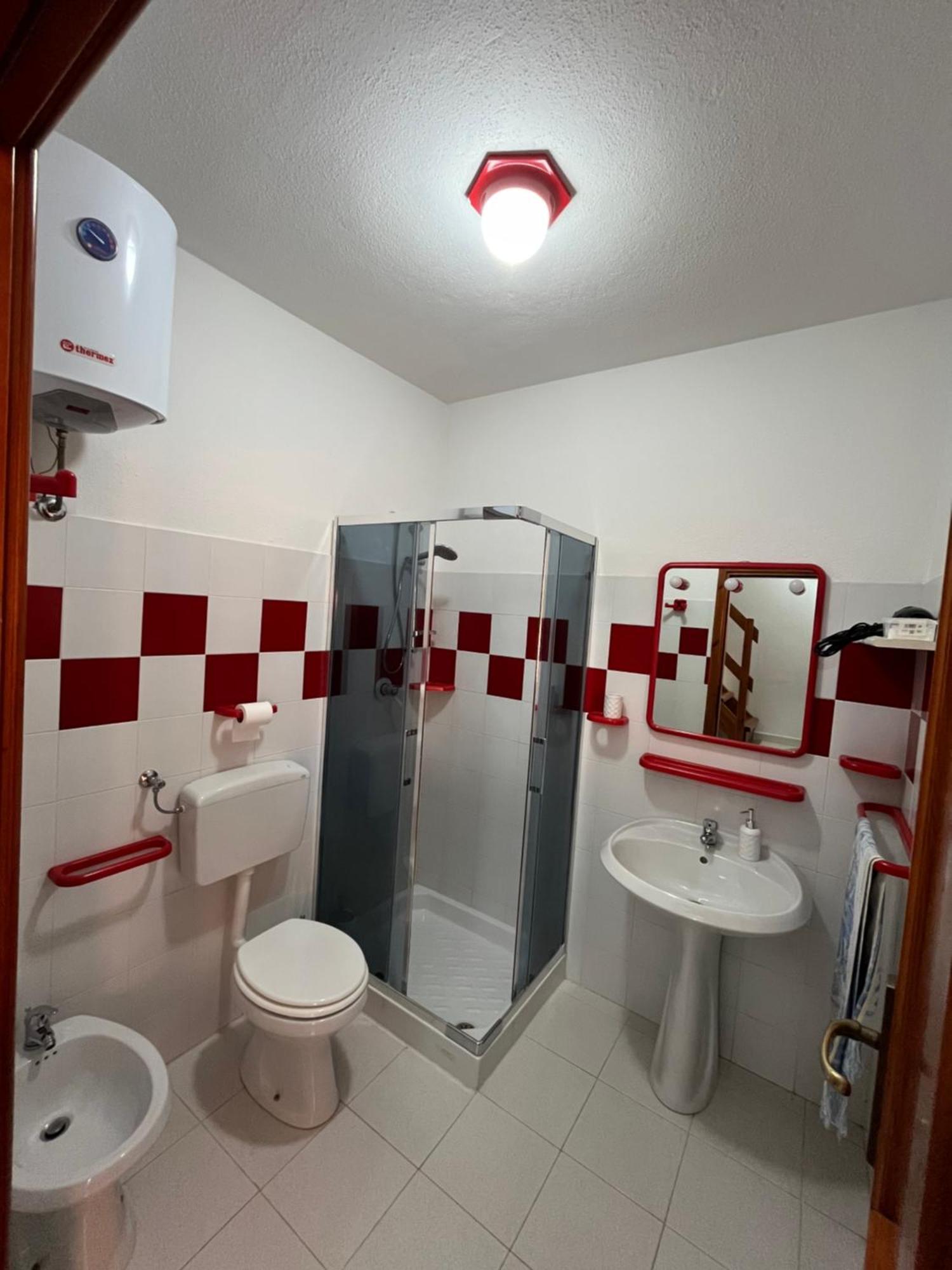 Casa Sviluppata Su Due Piani Con Doppia Veranda E Parcheggio Privato 圣特奥多罗 外观 照片
