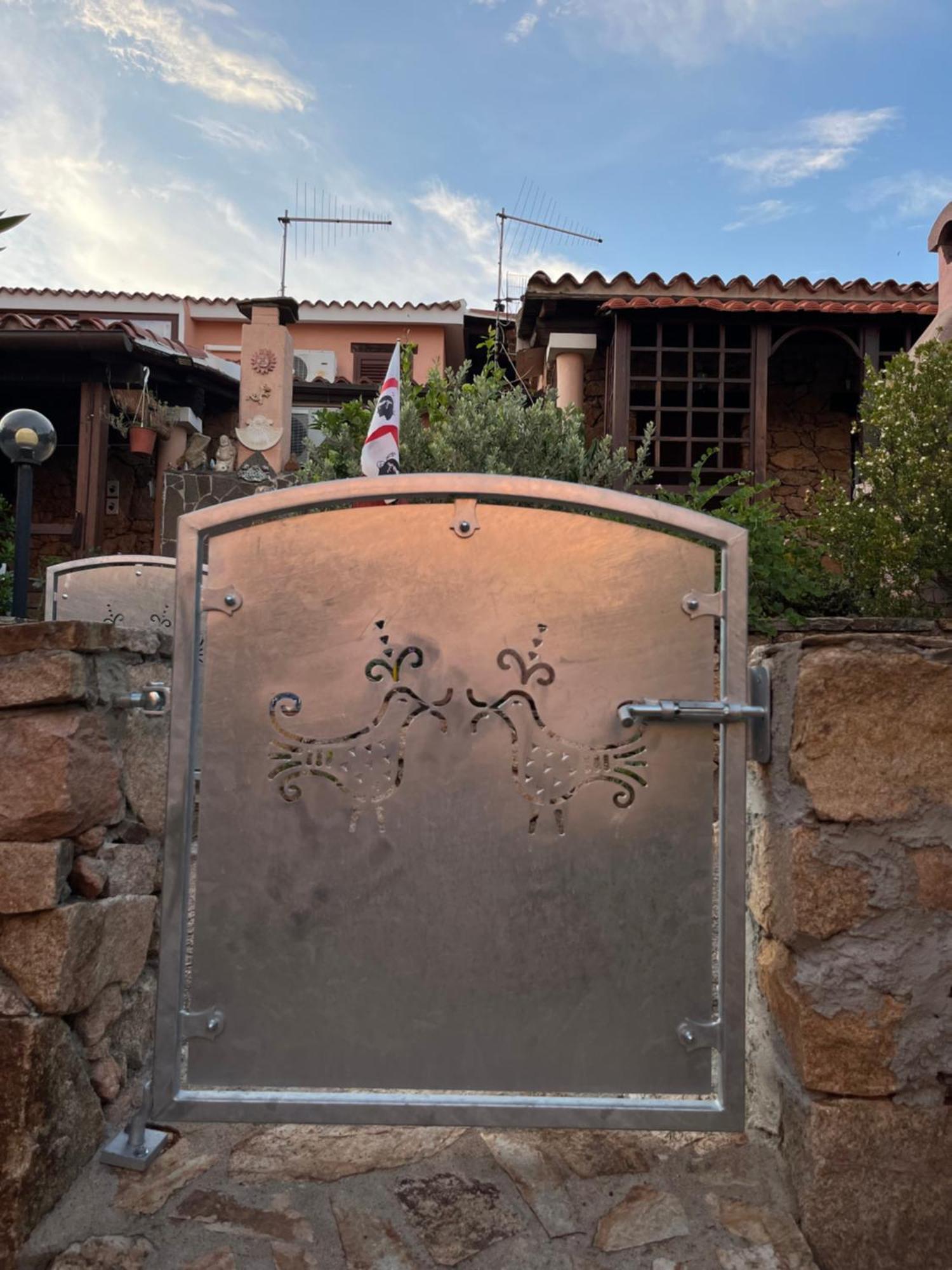 Casa Sviluppata Su Due Piani Con Doppia Veranda E Parcheggio Privato 圣特奥多罗 外观 照片