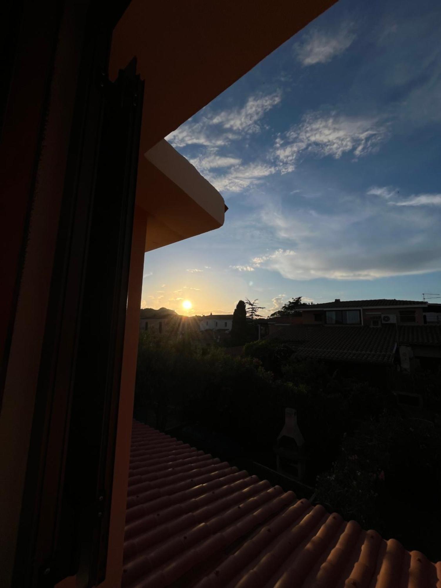 Casa Sviluppata Su Due Piani Con Doppia Veranda E Parcheggio Privato 圣特奥多罗 外观 照片